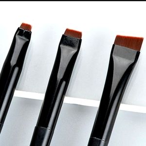 Three black makeup  Brush